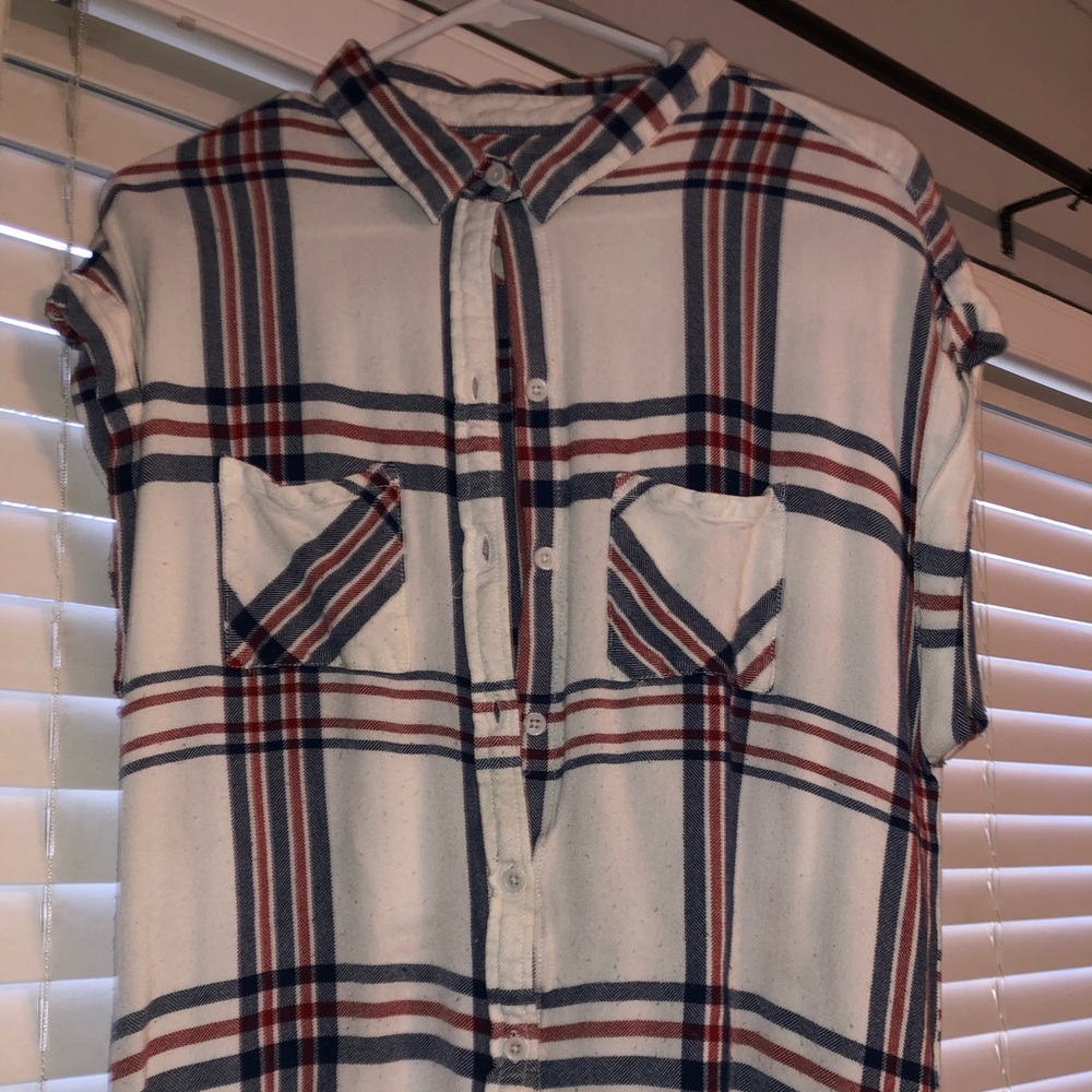 Women’s short sleeve button down